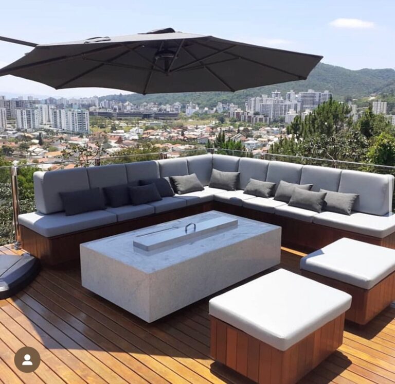 Projeto de interiores e área externa de residência no bairro Itacorubi, em Florianópolis SC, desenvolvido por arquiteta com ambientes integrados, funcionais e sofisticados.